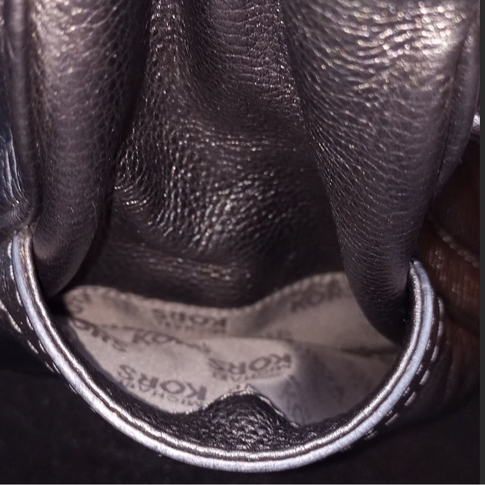 Michael Kors hand bag in metallic silver - Picture 7 of 12